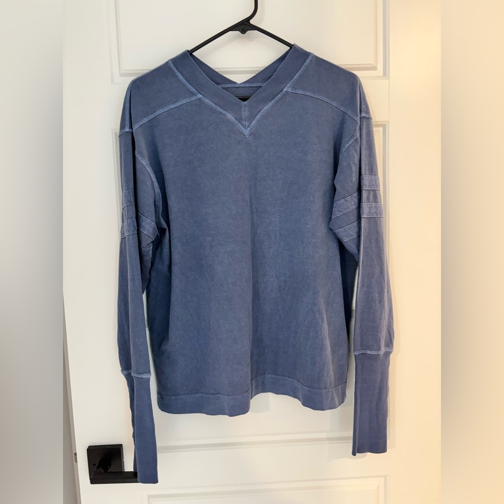 Free People Blue V-Neck Layer Thumbholes EUC